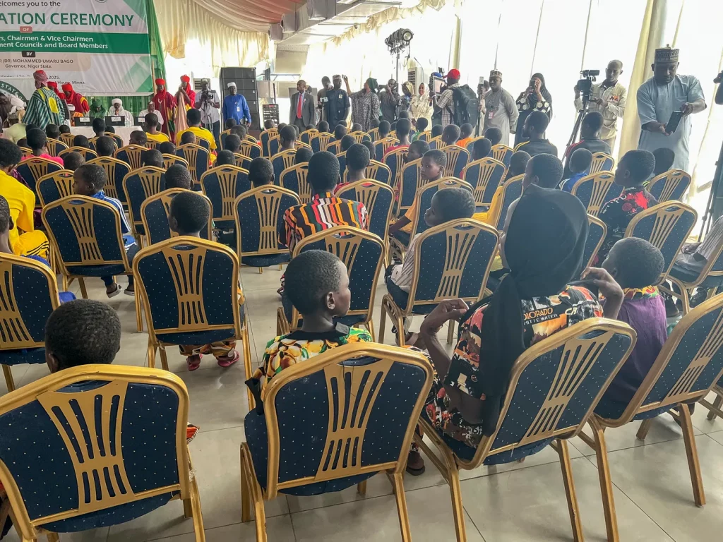 130 escolares nigerianos liberados tras un secuestro masivo | Derechos del niño 130 escolares nigerianos liberados tras un secuestro masivo | Derechos del niño