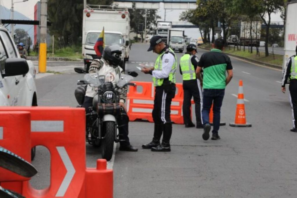 AMT realiza al menos siete operativos de tránsito este sábado 6 de diciembre en Quito AMT realiza al menos siete operativos de tránsito este sábado 6 de diciembre en Quito