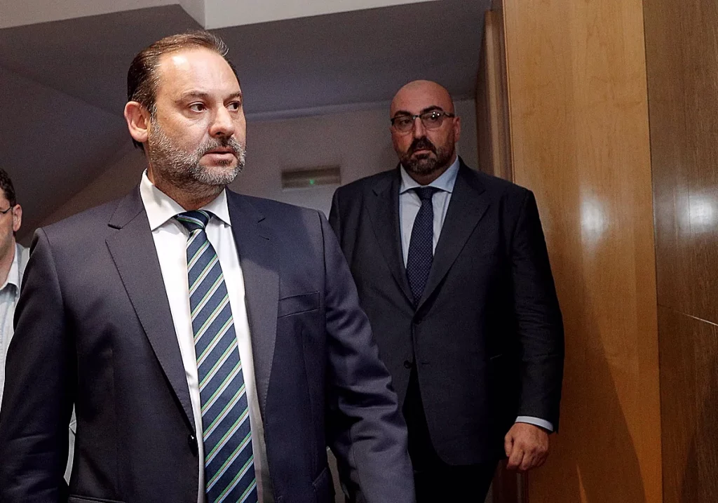 Ábalos lee ‘El hombre en busca de sentido’, un análisis de la psicología del prisionero Ábalos lee 'El hombre en busca de sentido', un análisis de la psicología del prisionero