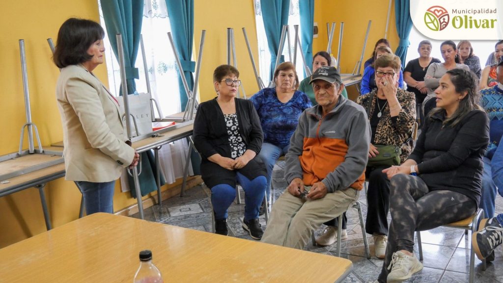 Alcaldesa de Olivar se Reunión con vecinos del sector Yungay de Gultro