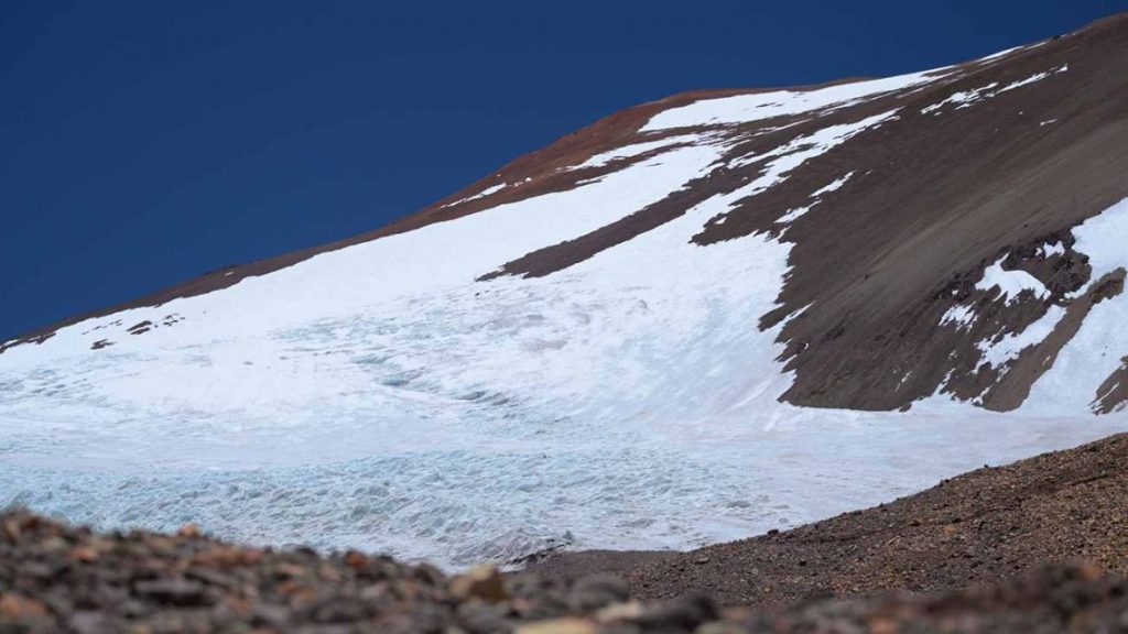 Alineados con Milei, la industria y la construcción piden el "caso por caso" en la Ley de Glaciares para destrabar inversiones