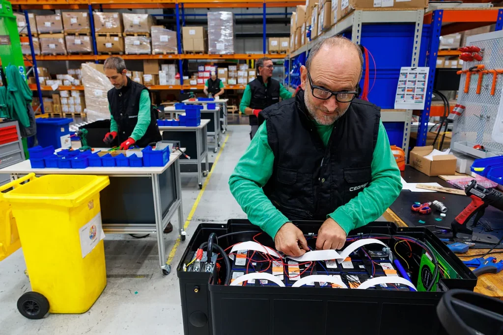 Aluvión de pedidos de redes y baterías en las fábricas españolas: "Es un superciclo energético sin precedentes en 30 años." Aluvión de pedidos de redes y baterías en las fábricas españolas: "Es un superciclo energético sin precedentes en 30 años."