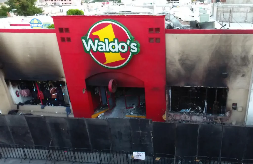 Arrestan a funcionarios y directivos de Waldo's por incendio que dejó 24 muertos en México • Seguridad • Forbes México