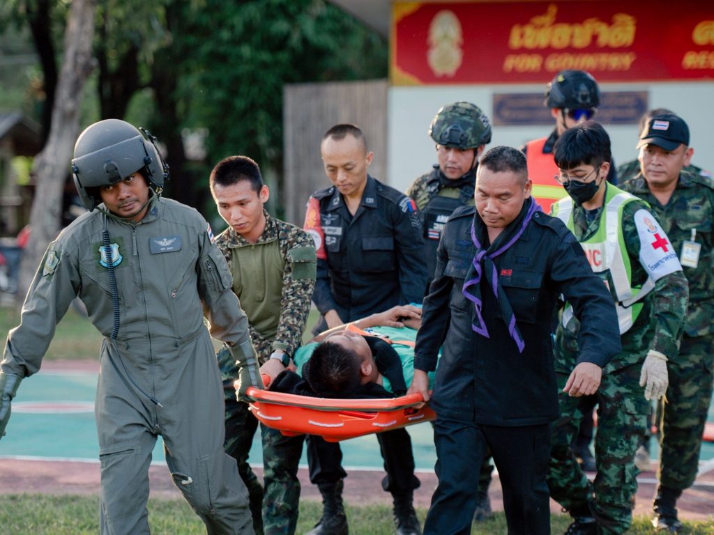 Ataques aéreos, al menos un muerto y millas de evacuados