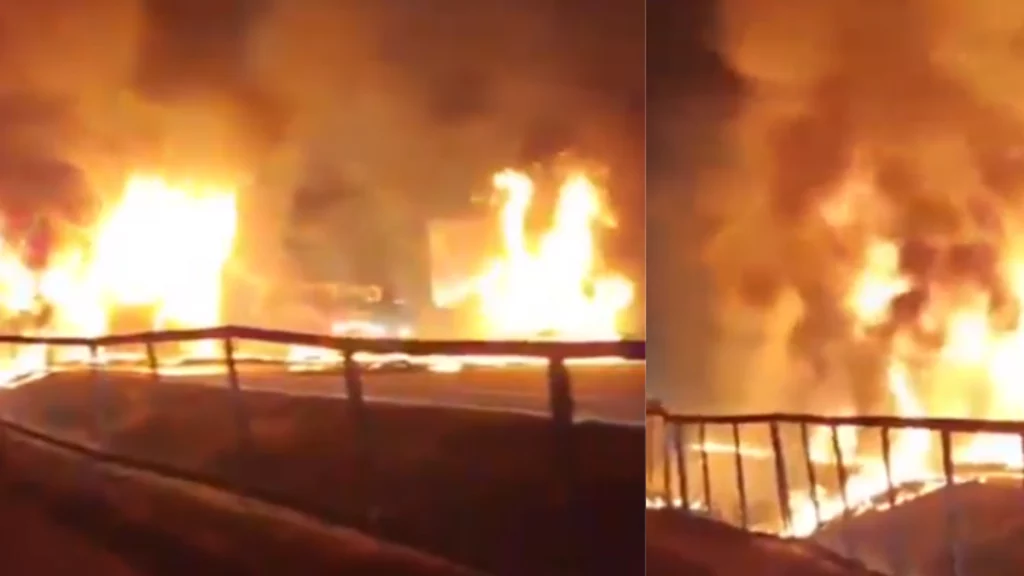 Autobús con 30 pasajeros se subió tras fuerte accidente de tránsito en autopista de India: al menos 9 muertos Autobús con 30 pasajeros se subió tras fuerte accidente de tránsito en autopista de India: al menos 9 muertos