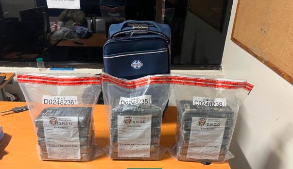Autoridades dominicanas interceptaron a un alemán en el aeropuerto con 17 paquetes de cocaína Autoridades dominicanas interceptaron a un alemán en el aeropuerto con 17 paquetes de cocaína