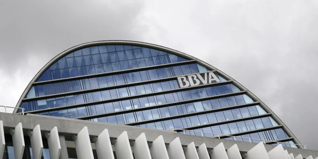 BBVA lanza la recompra de 4.000 millones de euros en acciones para remunerar a sus accionistas BBVA lanza la recompra de 4.000 millones de euros en acciones para remunerar a sus accionistas