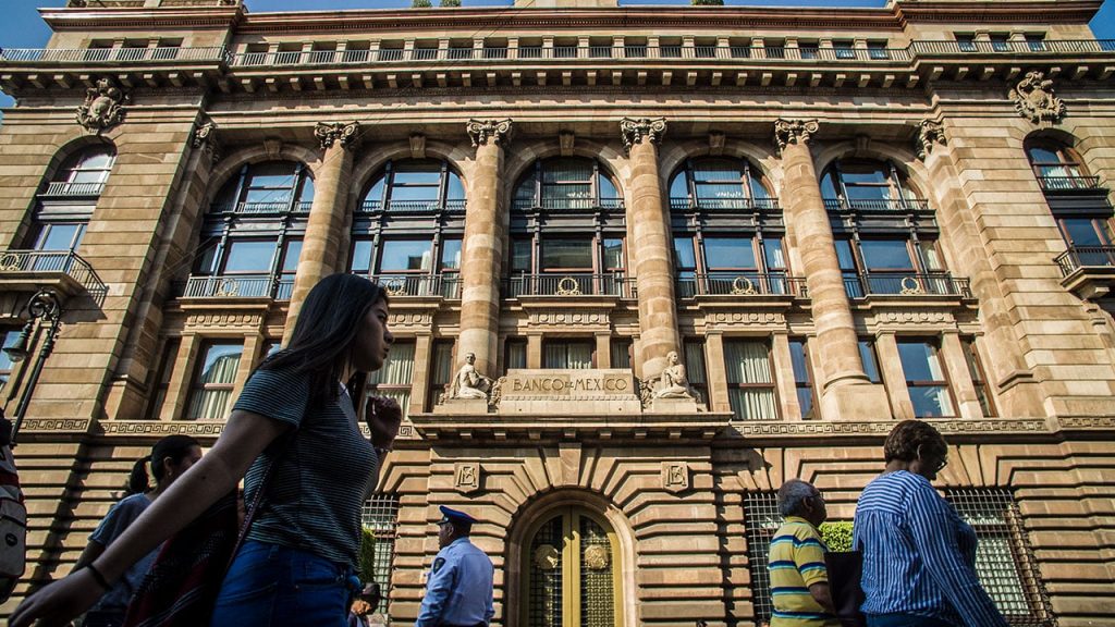 Banxico recortará tasas el 18 de diciembre; economistas se dividen sobre una posible pausa en 2026