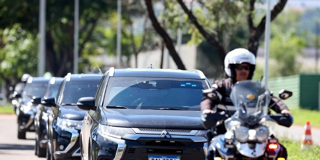 Bolsonaro sale de prisión e ingresa en el hospital para someterse a una operación Bolsonaro sale de prisión e ingresa en el hospital para someterse a una operación