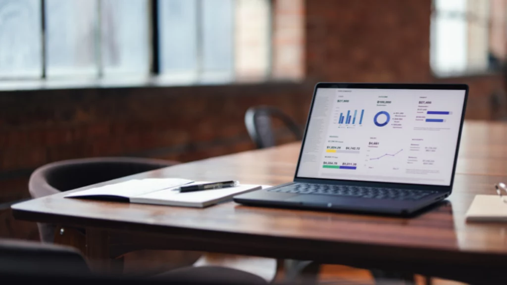 Cada vez más colombianos se oponen a regresar a la presencialidad total en sus trabajos, según estudio.