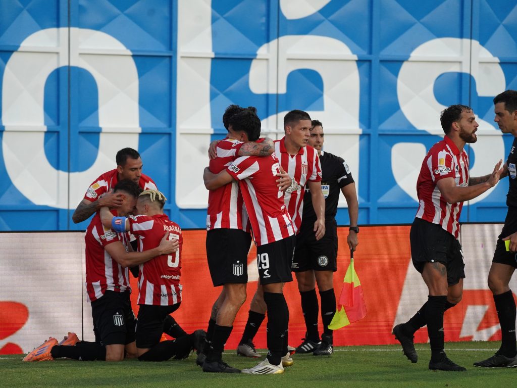Cambió críticas por dos goles soñados y el Pincha festejó en San Nicolás.