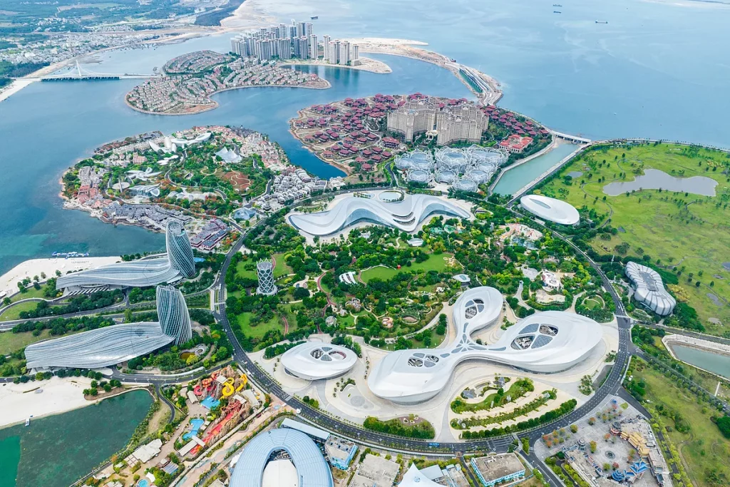 China lanza en su principal isla paradisíaca el experimento de libre comercio más grande del mundo