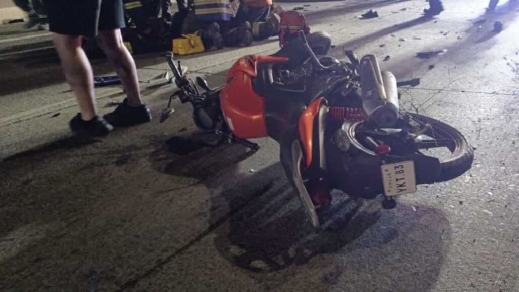 Colisión de dos motocicletas deja dos lesionados tumbas y un fallecido en Rancagua