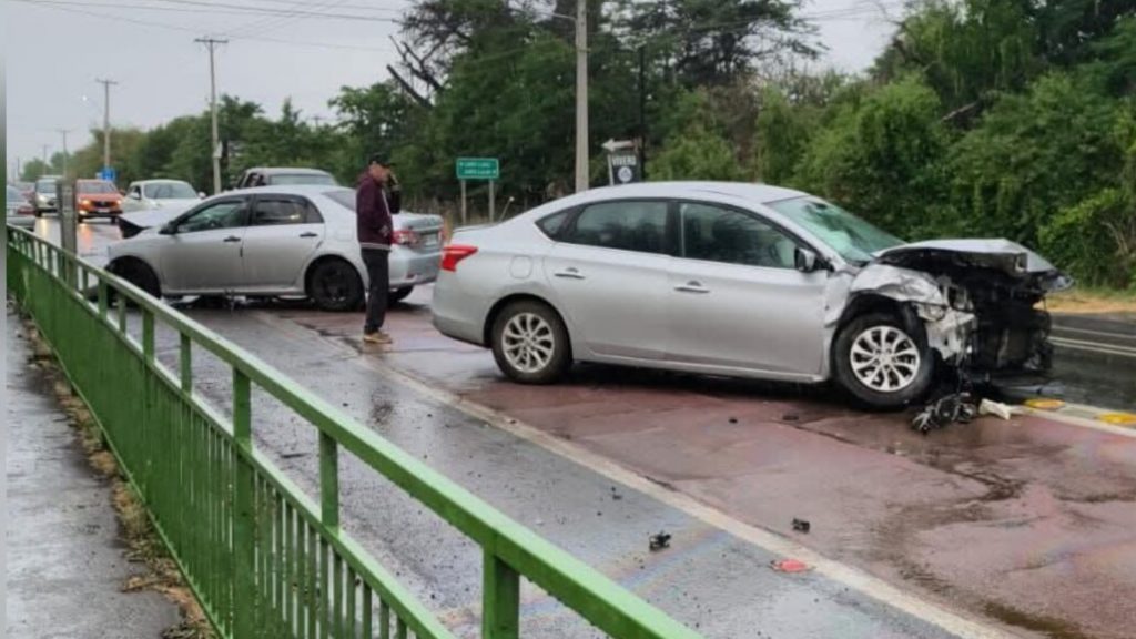 Colisión frontal deja dos personas lesionadas en Los Ángeles Colisión frontal deja dos personas lesionadas en Los Ángeles