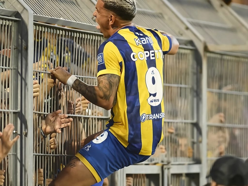 Copetti: de “al otro día nos levantamos y Holan ya no estaba más” a “me gustaría volver a Racing” :: Olé Copetti: de "al otro día nos levantamos y Holan ya no estaba más" a "me gustaría volver a Racing" :: Olé