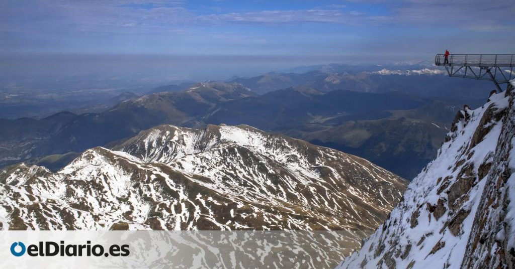 Cuatro muertos al estrellarse una avióneta en los Pirineos franceses junto a la frontera española
