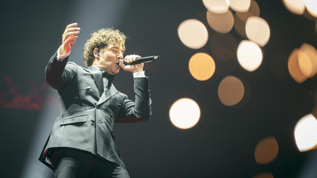 David Bisbal despide por todo lo alto su Navidad adelantada en un Sant Jordi a rebosar
