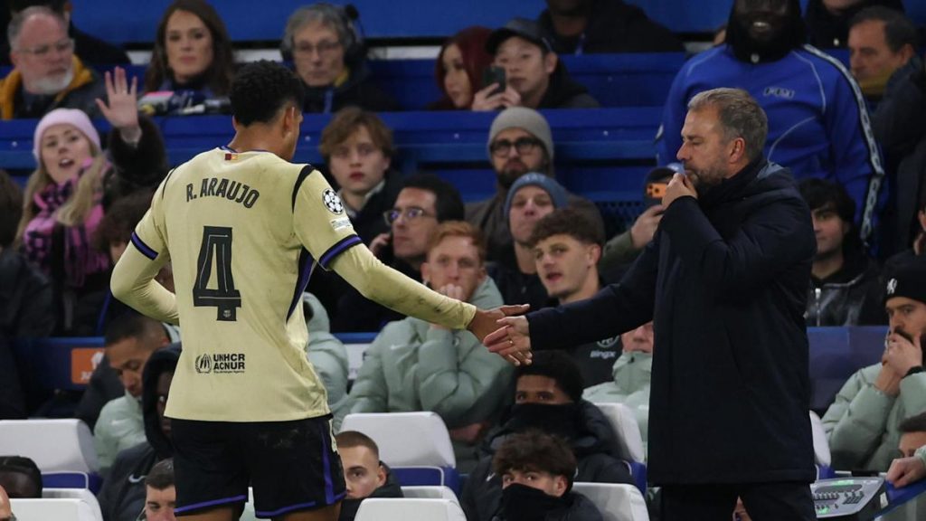 Deco confía en la recuperación de Araujo y ve "contento y feliz" a Flick