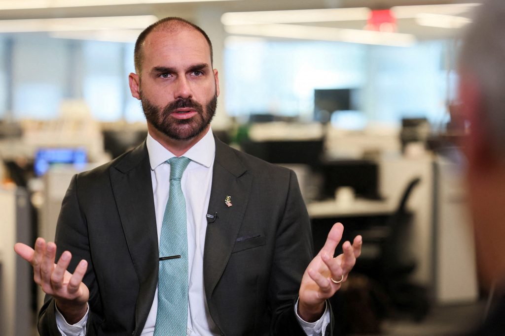 Eduardo Bolsonaro: Oposição vê chance de evitar cassação