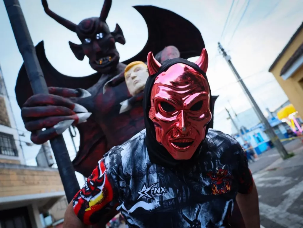 Efigie de 5 metros protagonizada por quema del diablo en la zona 5