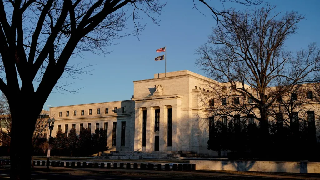 El 2026 pondrá a prueba la independencia de la Fed, al terminar el mandato de Jerome Powell