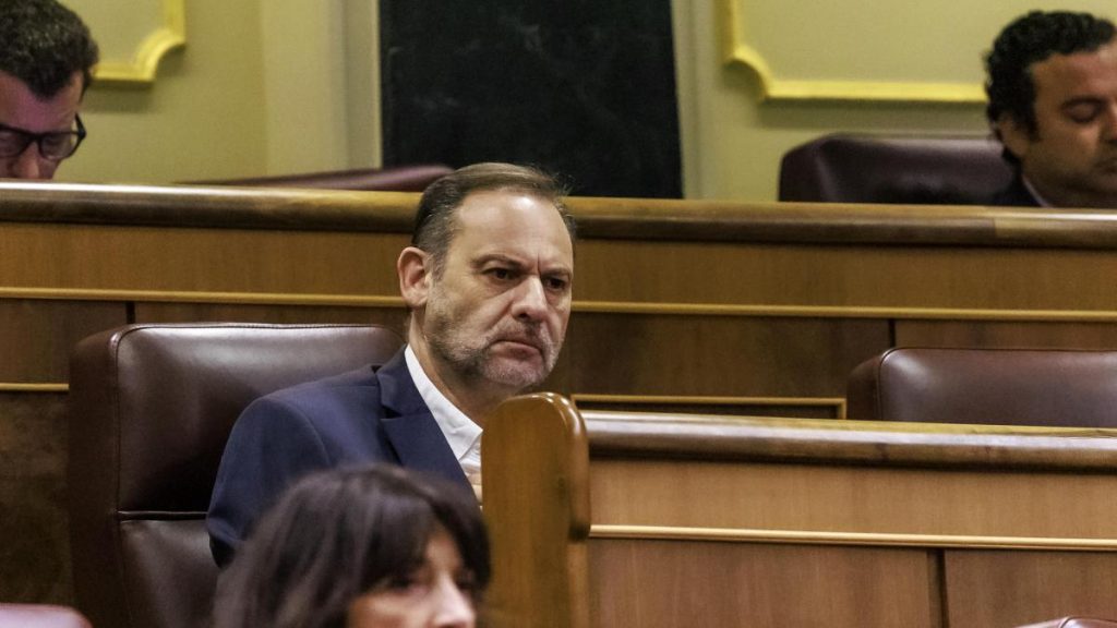 El Congreso suspenderá a Ábalos como diputado y denegará su petición para votar desde la cárcel El Congreso suspenderá a Ábalos como diputado y denegará su petición para votar desde la cárcel