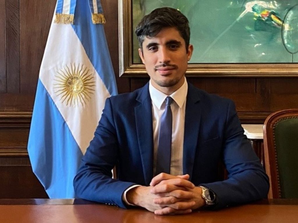 El Gobierno desplazó a un diplomático argentino de la Embajada en Siria por darle "me gusta" a un posteo que pedía "fuego para Israel"