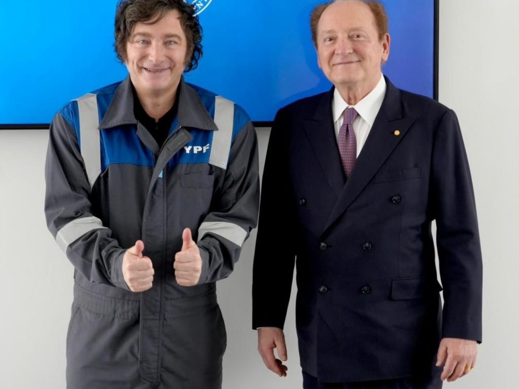 El Premio Nobel que estuvo con Milei “aprendió” del presidente y dio alternativas para implementar una reforma de las jubilaciones. El Premio Nobel que estuvo con Milei "aprendió" del presidente y dio alternativas para implementar una reforma de las jubilaciones.