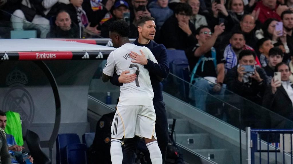 "El Real Madrid permitió que Vinicius ganara la batalla con Xabi Alonso, se ha dejado solo a un entrenador que está sufriendo. El silencio del club dice mucho de la poca consideración que se le tiene"