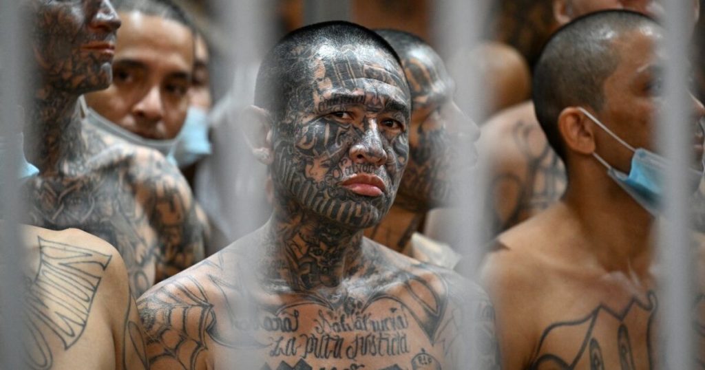 El Salvador impone penas de hasta 1.000 años a pandilleros