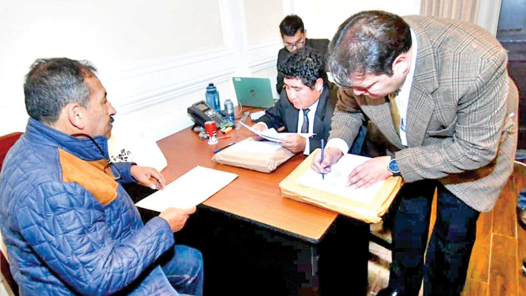 El TSE recibe más de 400 postulaciones para vocales