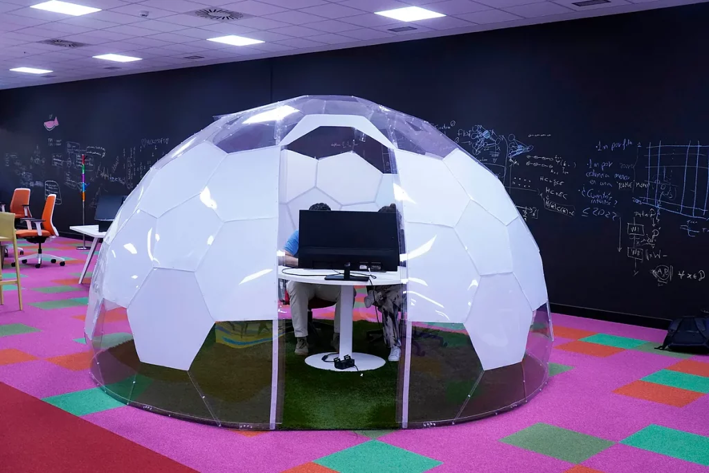 El año cierra con 3.225 millones de invertidos en 'startups', apenas un 0,6% más que en 2024