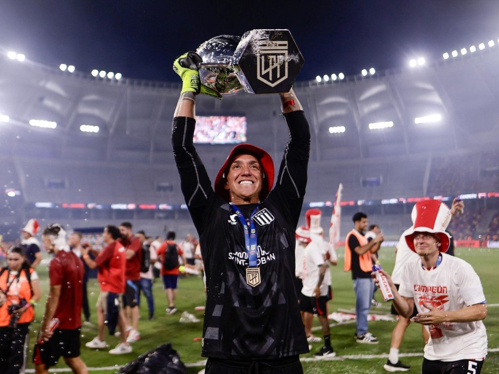 El club internacional que felizizó a Fernando Muslera tras consagrarse con Estudiantes :: Olé