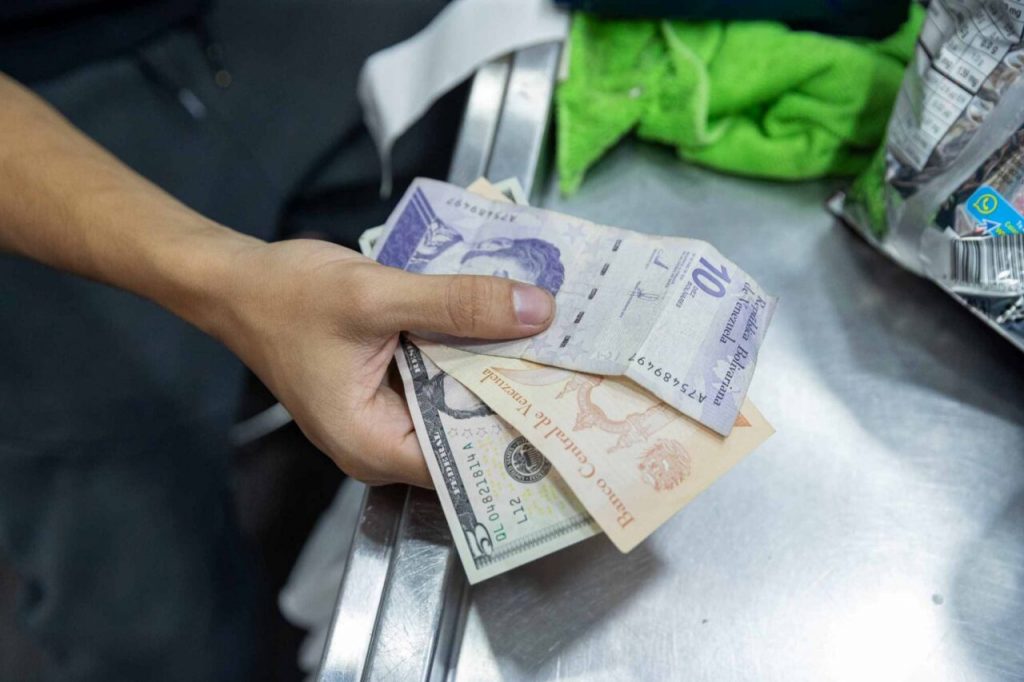 El dólar BCV y el euro se aproximan a nuevos topes históricos