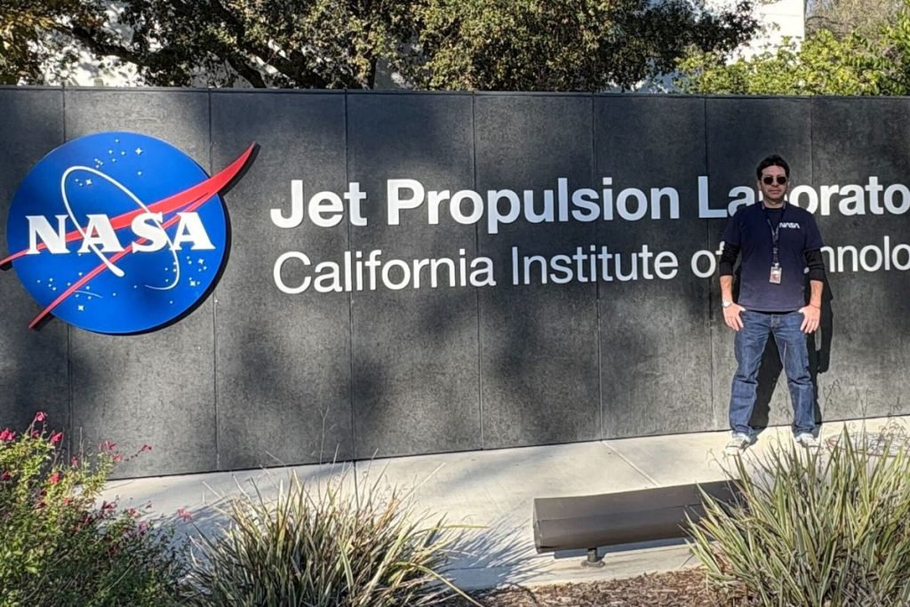 El ecuatoriano que llegó a la NASA tras seis rechazos