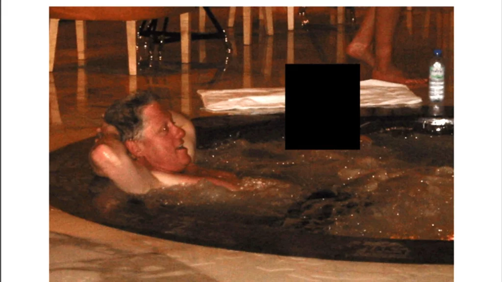 El expresidente Bill Clinton exige a Trump desclasificar todo su expediente de Epstein tras la filtración de sus fotos.