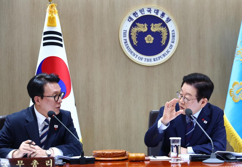 El gobierno ofrece exención de sanciones disciplinarias para los funcionarios que informen sobre su participación en la ley marcial El gobierno ofrece exención de sanciones disciplinarias para los funcionarios que informen sobre su participación en la ley marcial