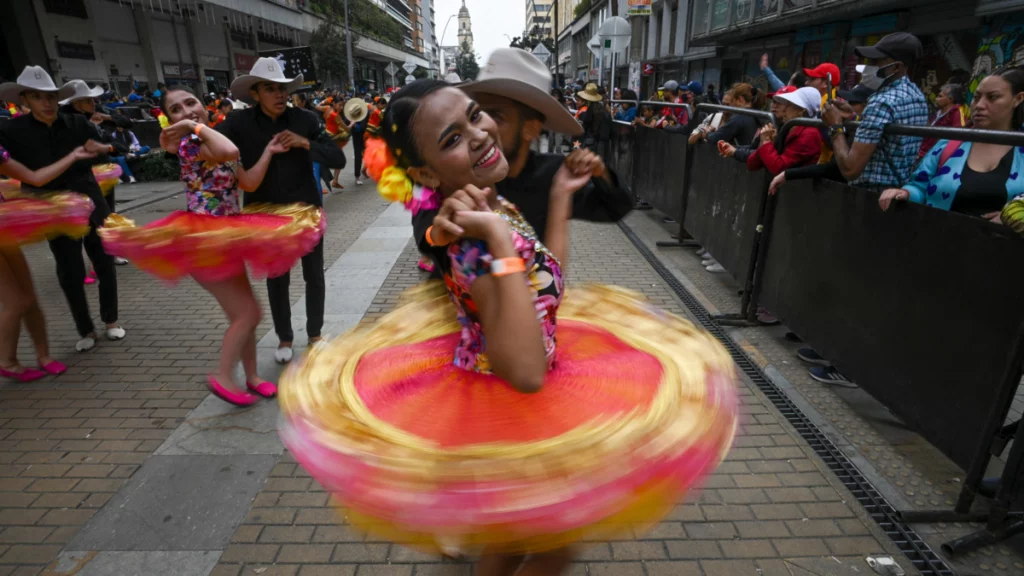 El joropo de Venezuela, mezcla de baile y música, es Patrimonio Cultural de la Humanidad tras la declaración de la Unesco El joropo de Venezuela, mezcla de baile y música, es Patrimonio Cultural de la Humanidad tras la declaración de la Unesco