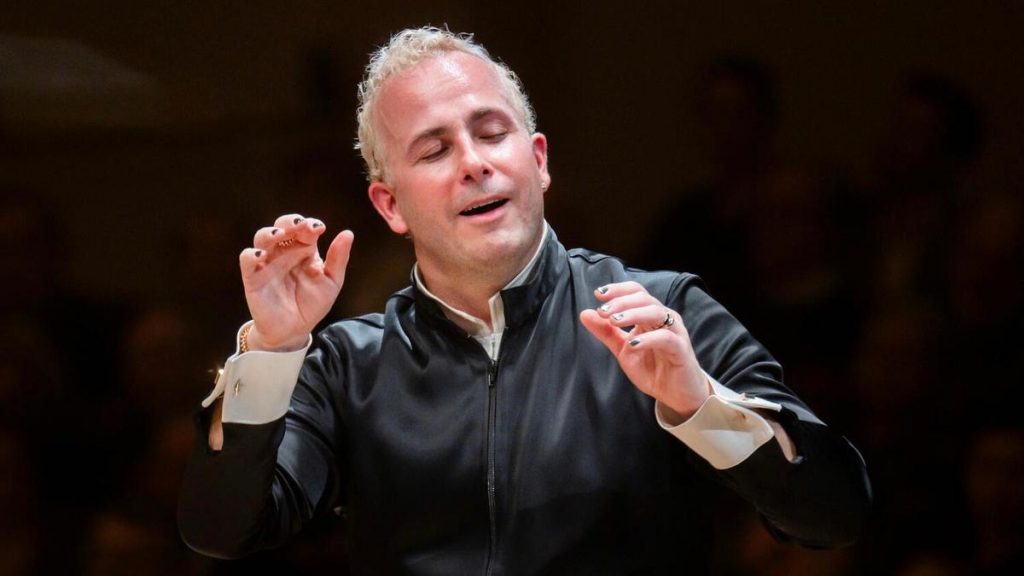 El maestro Yannick Nézet-Séguin debuta con aires renovados en el Concierto de Año Nuevo 2026 El maestro Yannick Nézet-Séguin debuta con aires renovados en el Concierto de Año Nuevo 2026