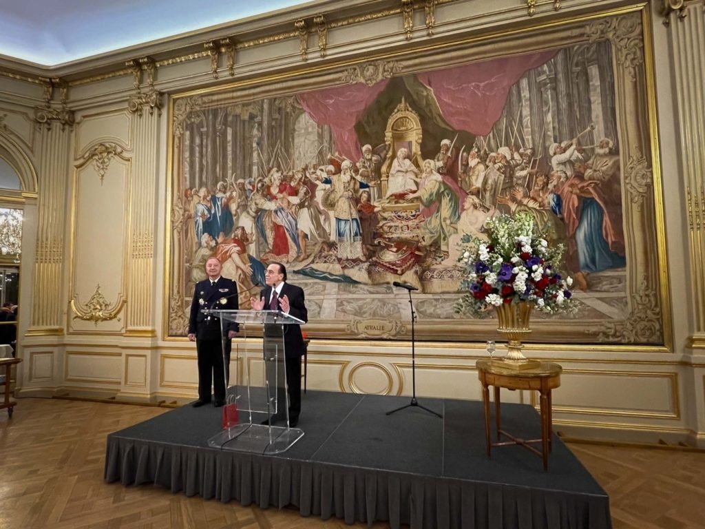 El psiquiatra argentino Juan David Nasio fue condecorado en París con la prestigiosa Legión de Honor El psiquiatra argentino Juan David Nasio fue condecorado en París con la prestigiosa Legión de Honor