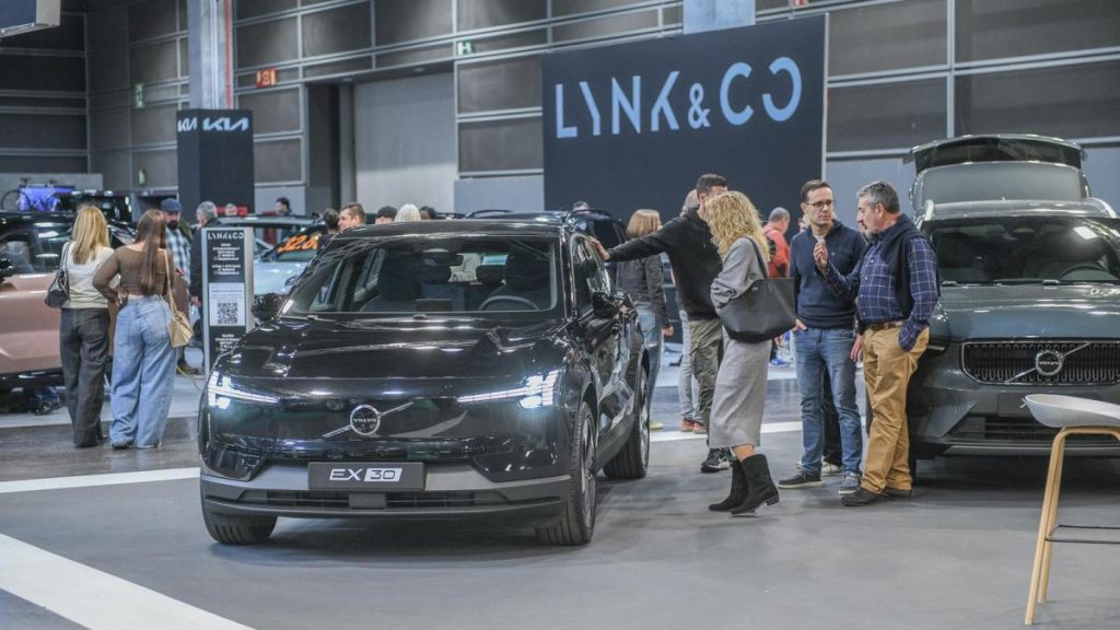 El salón del automóvil de València recupera un 15% de visitantes sin 'efecto dana'