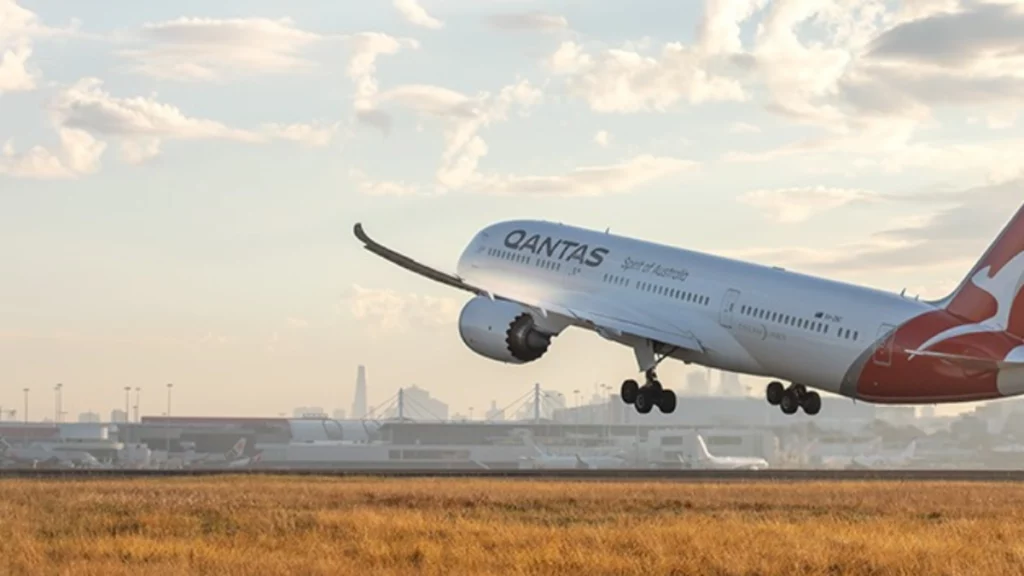 En pleno vuelo, avión casi se queda sin combustible y desata tensión entre cientos de pasajeros. En pleno vuelo, avión casi se queda sin combustible y desata tensión entre cientos de pasajeros.
