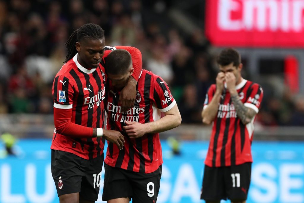 Estrella del Milan desmintió amorío con la actriz Sydney Sweeney Estrella del Milan desmintió amorío con la actriz Sydney Sweeney