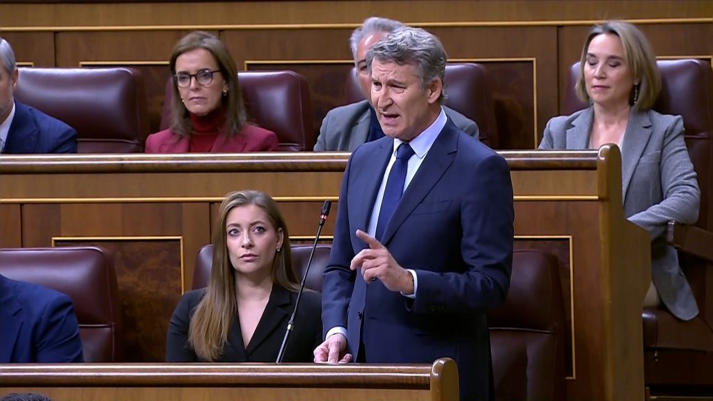 Feijóo se lanza contra Sánchez: "El feminismo lo debía aprender usted en los prostíbulos"