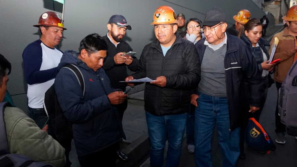 Gobierno acuerda con Fencomin garantizar el abastecimiento de combustible