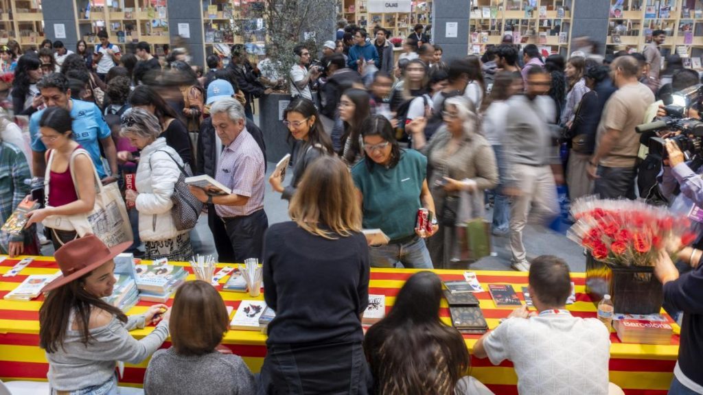 Guadalajara celebra su Sant Jordi con 3.000 rosas y 10.000 libros Guadalajara celebra su Sant Jordi con 3.000 rosas y 10.000 libros