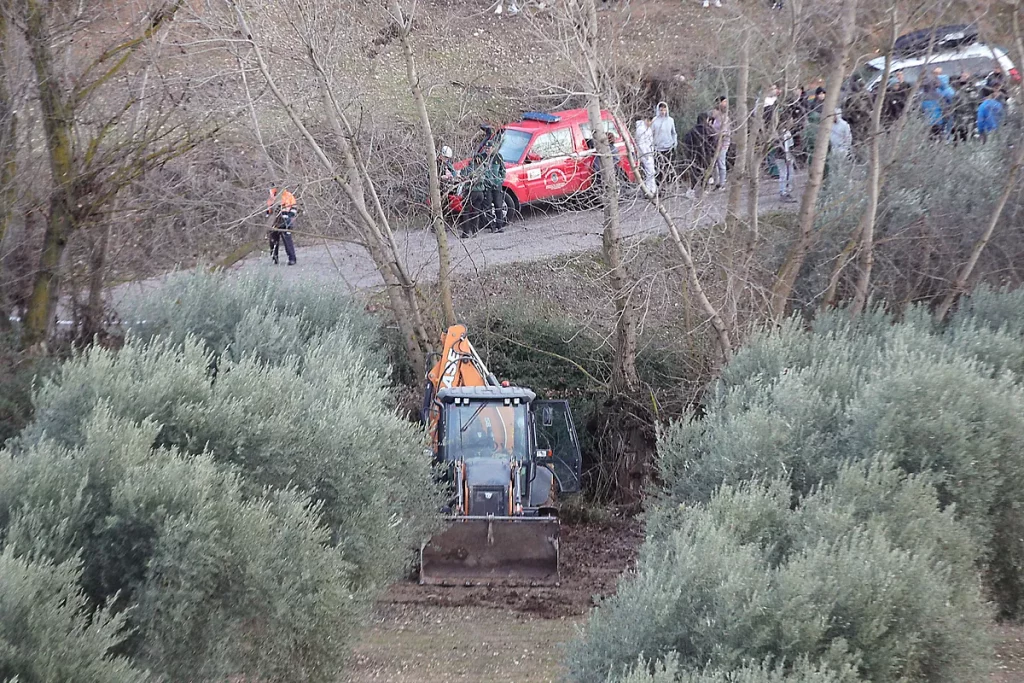 Hallan el cuerpo sin vida del motorista arrastrado por la corriente en Íllora (Granada)