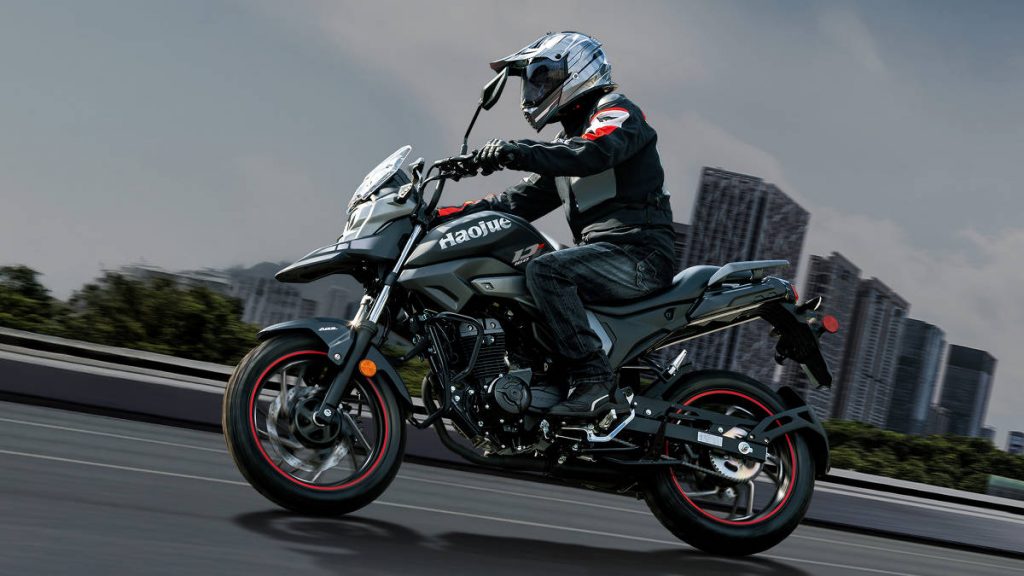 Haojue DL 160 surpreende no uso urbano, mas falta potencia - 22/12/2025 - Economía