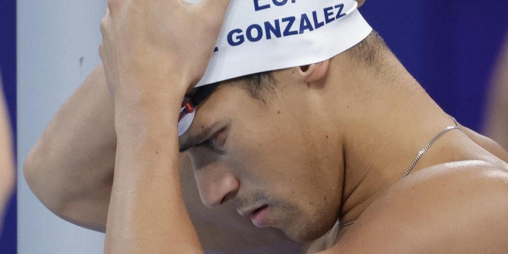 Hugo González, tercero, lidera el doblete español hacia las semifinales de 200 estilos en Lublin
