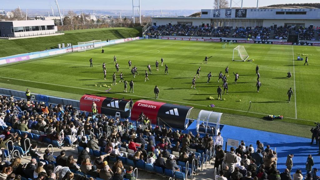 Ilusión, frío y mucho balón en el entrenamiento navideño del Real Madrid